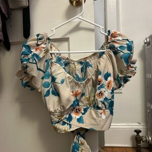 small puffy sleeve crop-top with tie in the front